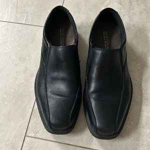 Mens 9 1/2 black dress shoes